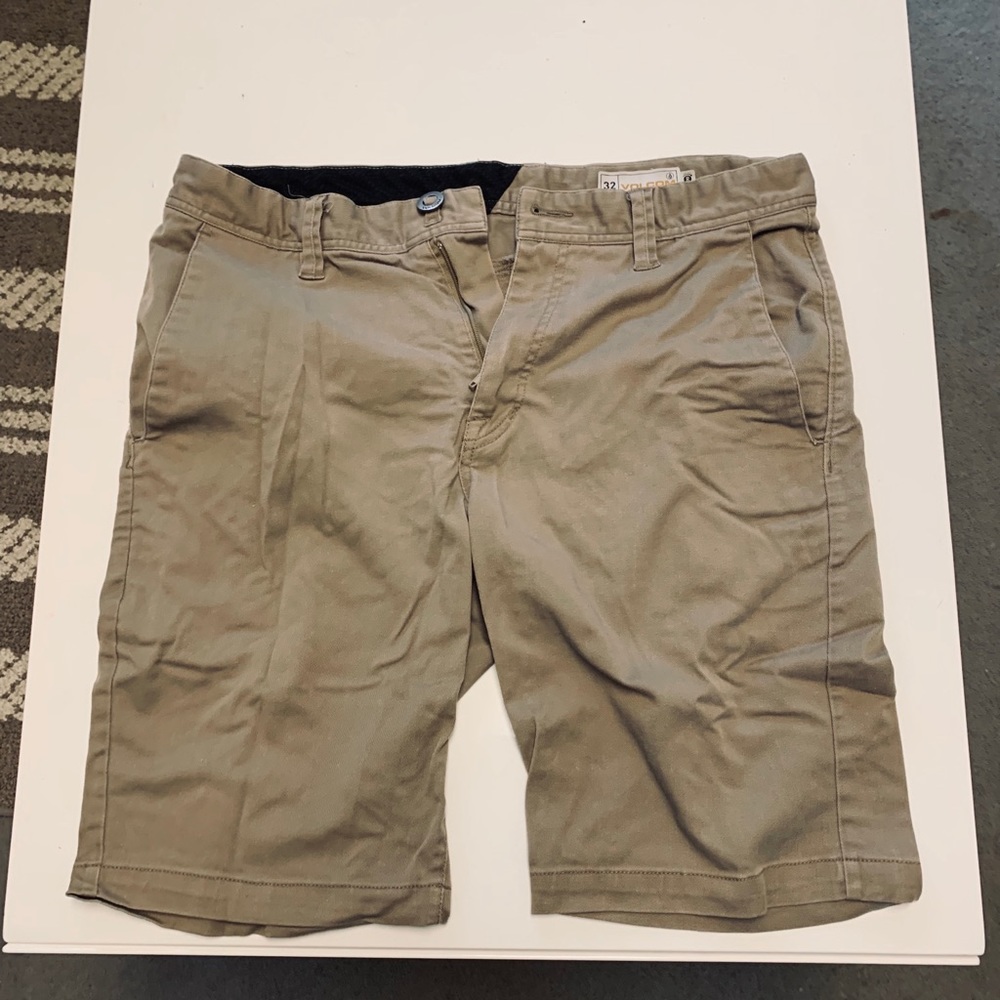 Volcom shorts